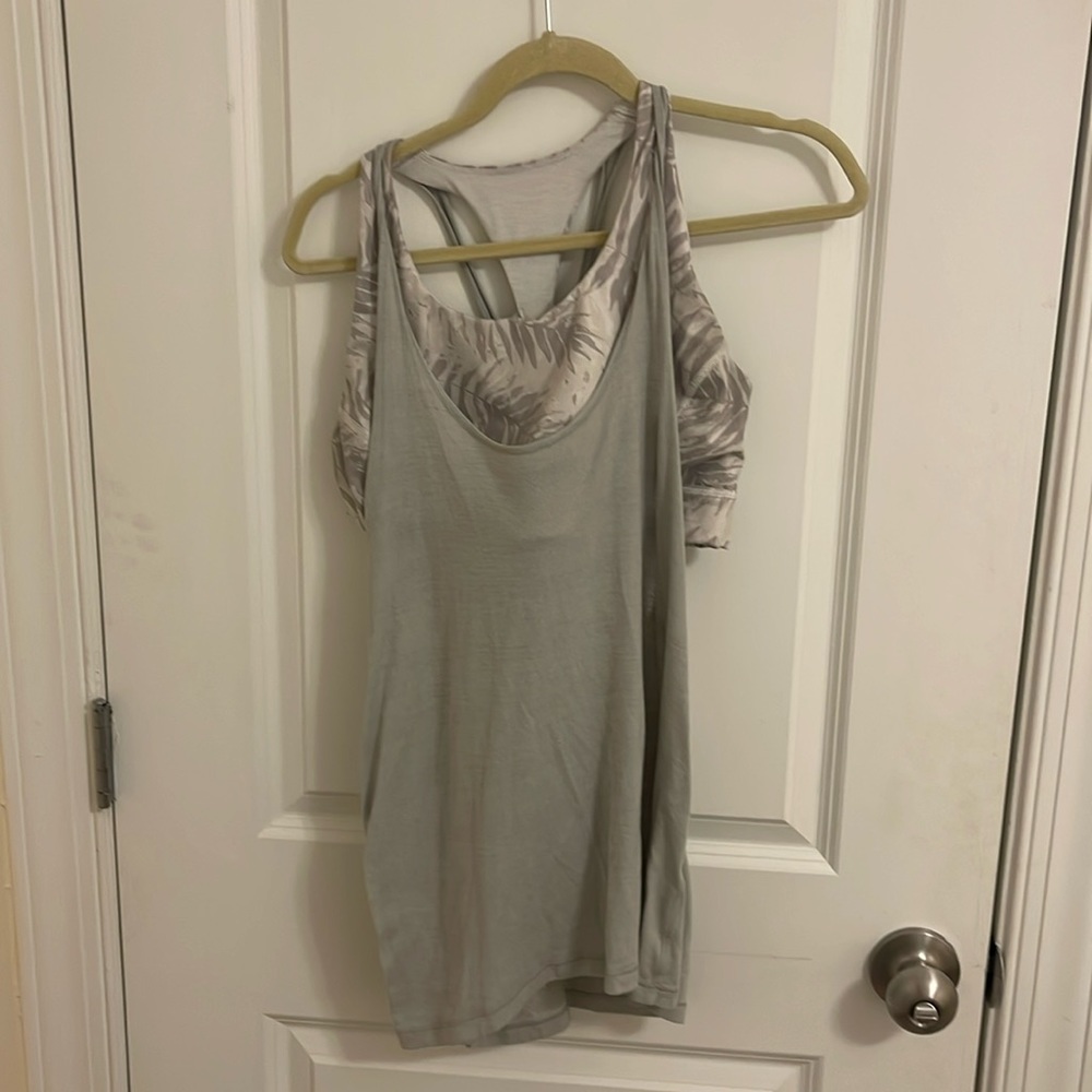 Lululemon workout top w build in sports bra